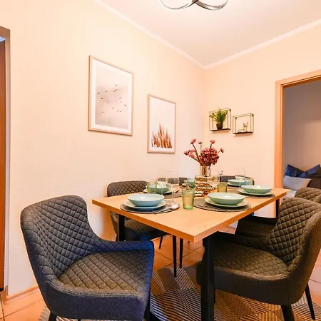 Fuerst-pueckler-apartment_bis 6 Personen_waschmaschine_kueche_2x Parkplaetze_terrasse_netflix Apartment